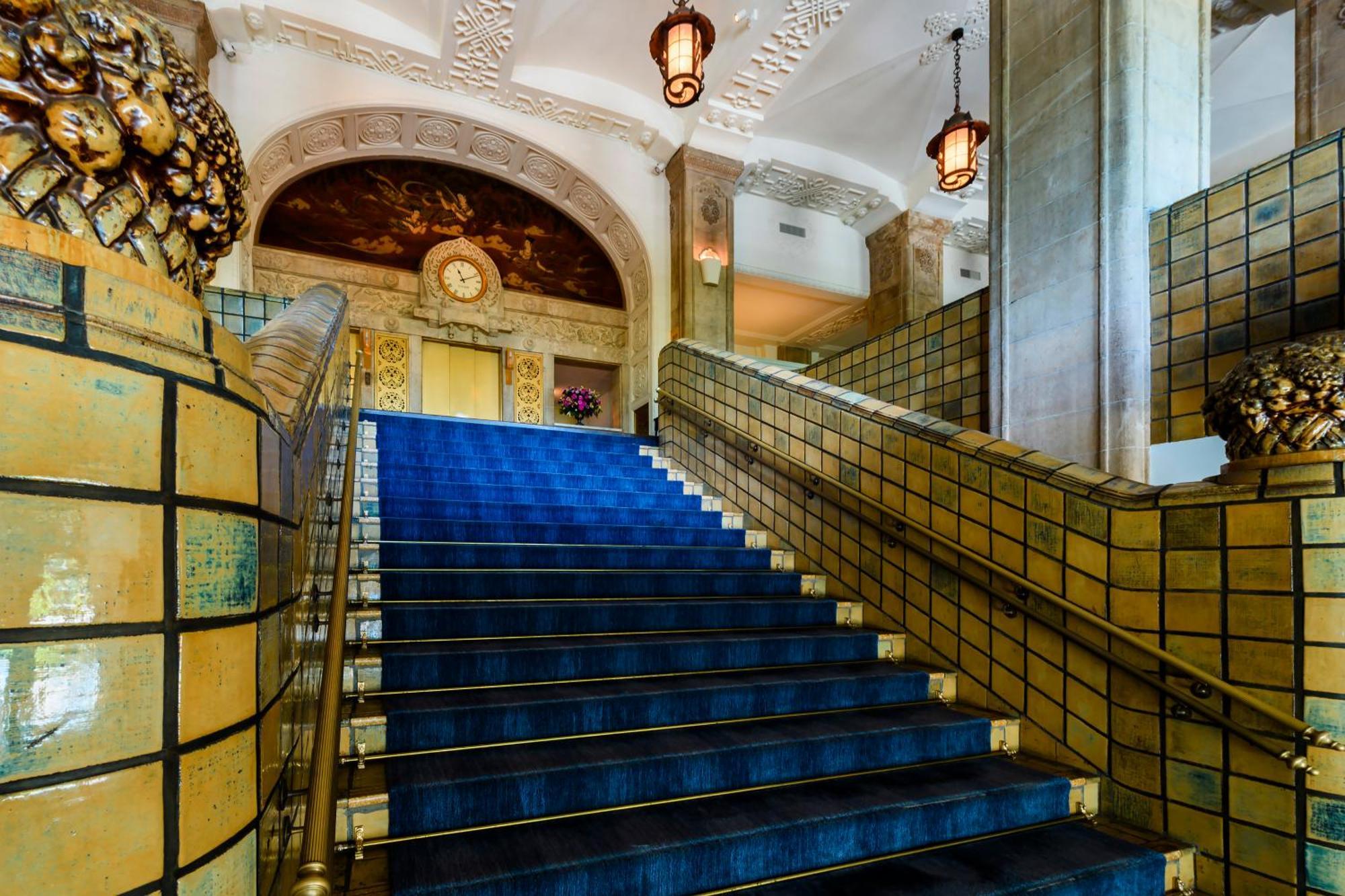 Hotel New Grand Yokohama  Eksteriør billede The staircase